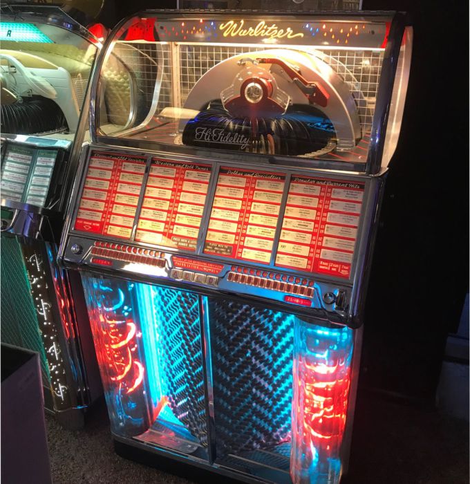 Wurlitzer 1700 Jukebox (1954) - 104 Select - Restored