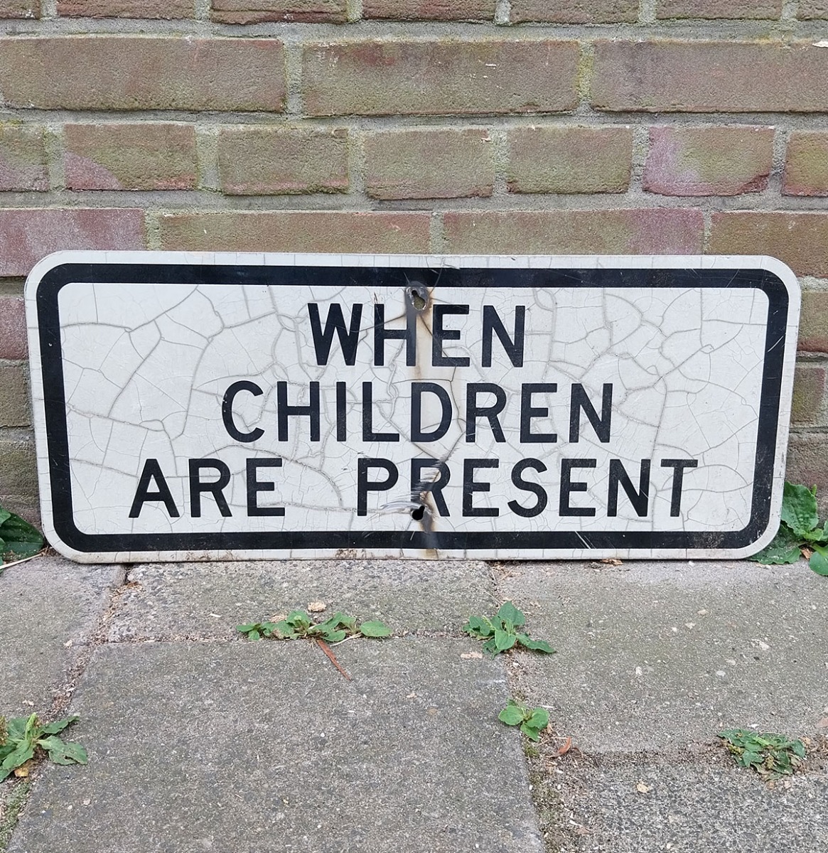 When Children Are Present Verkeersbord - 61 x 25cm - Origineel